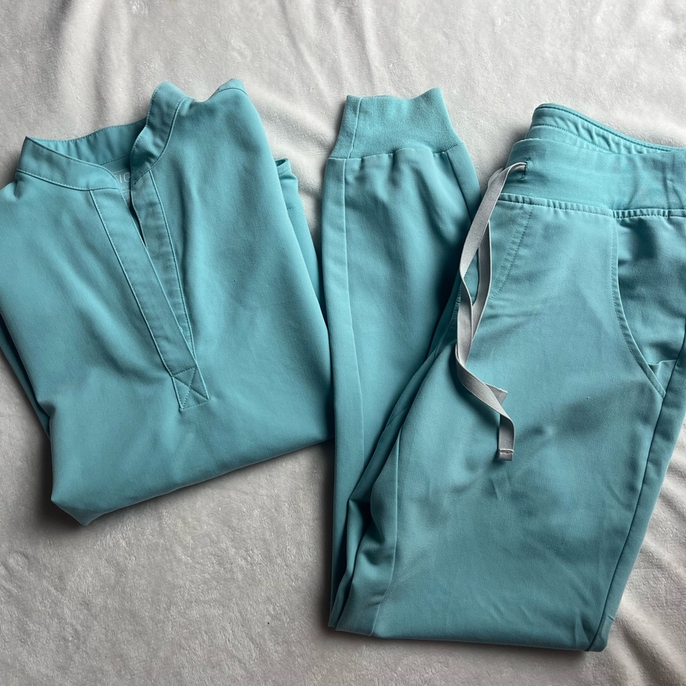 Figs scrubs SEAGLASS set